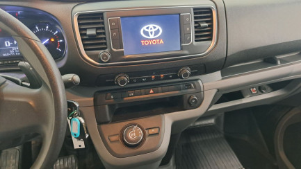 Zdjęcie przedmiotu: Toyota PROACE 2.0 CRD E6.3 3.1t Medium Active Aut.