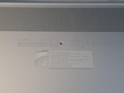Zdjęcie przedmiotu: NOTEBOOK ASUS ZS16OLED UM5606WA-RK268X R-AI9HX370 32G 2TS R890M 16 120 W11P WHT