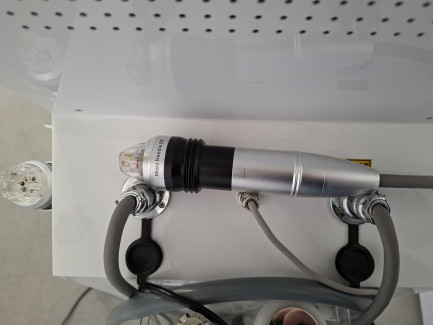 Zdjęcie przedmiotu: RF FRAX PLUS cosmetic device using the technology of radio waves, mikronakłuć and cryotherapy to perform fractional radiofrequency microneedle treatment