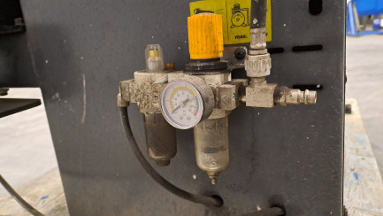 Zdjęcie przedmiotu: Montażownica automatyczna do k&oacute;ł samochod&oacute;w osobowych i dostawczych ROCKS OK-08.3111 + Ramię pomocnicze do obsługi opon niskoprofilowych oraz run flat