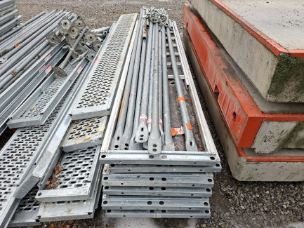 Zdjęcie przedmiotu: Elements of facade scaffolding of the DELTA 70 system