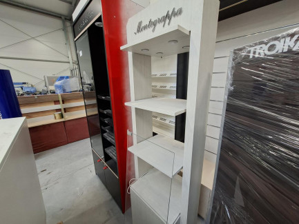 Zdjęcie przedmiotu: Set of shop shelves