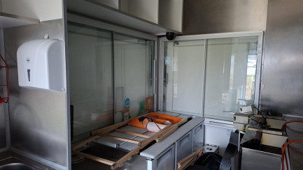 Zdjęcie przedmiotu: AM AM KEBAB TENSA TE22 food trailer