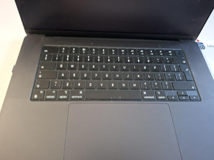 Zdjęcie przedmiotu: Notebook / Laptop Apple MacBook Pro 16" z wyświetlaczem nanostrukturalnym, 16-rdzeniowy procesor M4 Max (GPU 40 rdzeni), RAM 128 GB, dysk 2 TB SSD - Gwiezdna Czerń kod prod. MX313ZE/A/R2/D1/N1