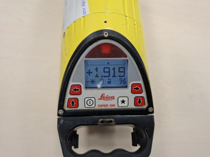 Zdjęcie przedmiotu: The LEICA PIPER 100 pipe laser is used for pipe laying, sanitary network construction, and grade control.