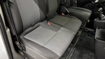 Zdjęcie przedmiotu: Renault Master FWD 2.3 dCi L3H2 Pack Clim S&S+E E6d 3.5t