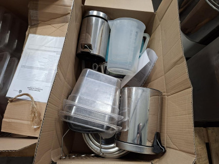 Zdjęcie przedmiotu: A set of catering equipment