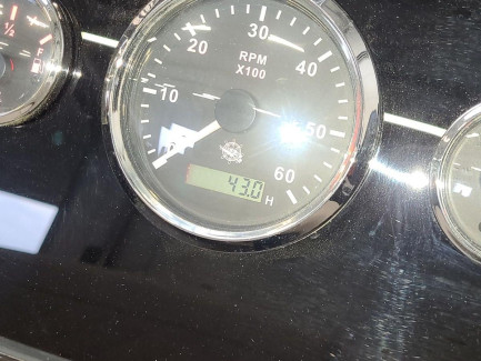 Zdjęcie przedmiotu: Ł&oacute;dź motorowa VTS FLYING SHARK CLASSIC 5.7