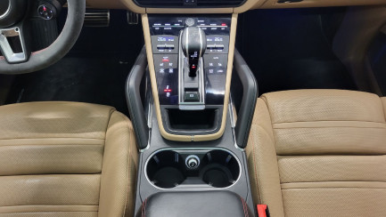 Zdjęcie przedmiotu: Porsche Cayenne Turbo Błędny wpis mocy i pojemności silnika w DR