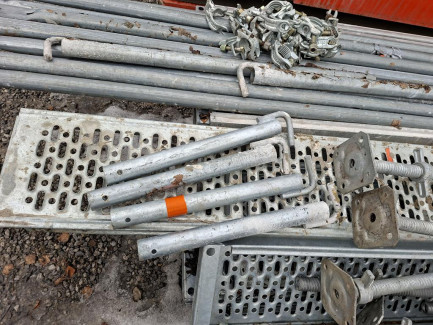 Zdjęcie przedmiotu: Elements of facade scaffolding of the DELTA 70 system