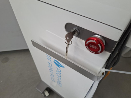 Zdjęcie przedmiotu: RF FRAX PLUS cosmetic device using the technology of radio waves, mikronakłuć and cryotherapy to perform fractional radiofrequency microneedle treatment