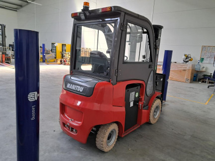Zdjęcie przedmiotu: MANITOU ME 425C forklift