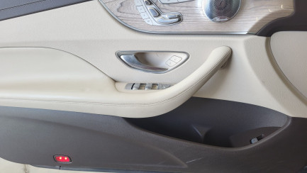 Zdjęcie przedmiotu: Mercedes-benz E 220 d Coupe 4-Matic 9G-TRONIC
