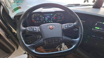Zdjęcie przedmiotu: SCANIA R460 Super E6 18.0t 4x2 NA Highline