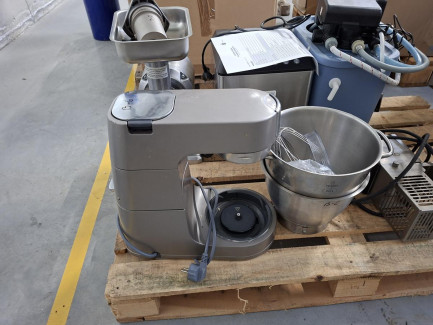 Zdjęcie przedmiotu: A set of catering equipment