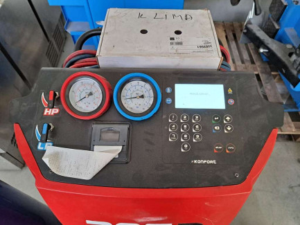 Zdjęcie przedmiotu: Set of workshop equipment (air conditioning equipment, wheel balancer, tire changer, jump starter, fault tester)