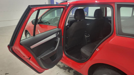 Zdjęcie przedmiotu: Skoda Octavia Kombi 1.6 TDI Ambition