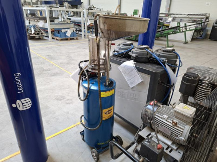 Zdjęcie przedmiotu: Workshop equipment set