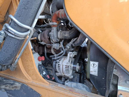 Zdjęcie przedmiotu: Екскаватор-навантажувач CASE 580SV