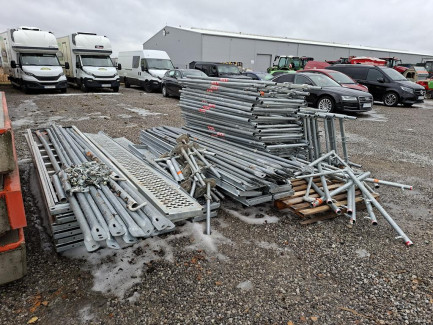 Zdjęcie przedmiotu: Elements of facade scaffolding of the DELTA 70 system