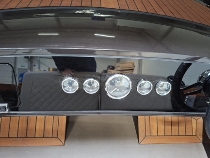 Zdjęcie przedmiotu: Ł&oacute;dź motorowa VTS FLYING SHARK CLASSIC 5.7