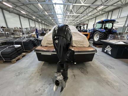 Zdjęcie przedmiotu: VTS FLYING SHARK 7.7 motorboat