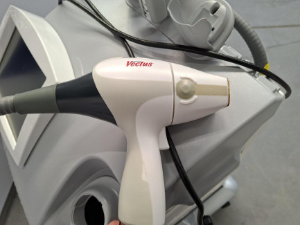 Zdjęcie przedmiotu: CYNOSURE VECTUS diode laser designed for hair removal, discoloration, and vascular lesions