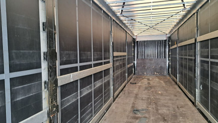 Zdjęcie przedmiotu: KAESSBOHRER MEGA Skrzyniowa