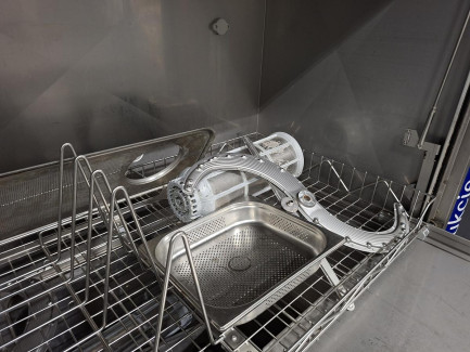 Zdjęcie przedmiotu: WINTERHALTER UF-XL hood type commercial dishwasher