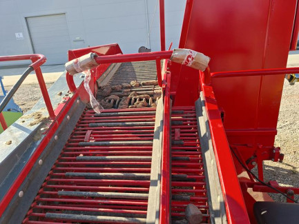 Zdjęcie przedmiotu: Kombajn do ziemniak&oacute;w UNIA BOLKO