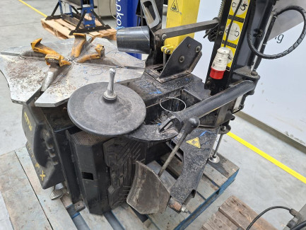 Zdjęcie przedmiotu: Обладнання для шиномонтажних майстерень CASTEX (WERTTEILE) - балансувальний та шиномонтажний верстат