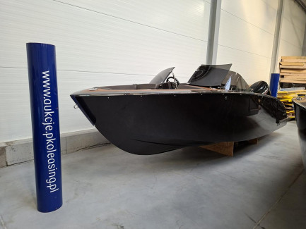 Ł&oacute;dź motorowa VTS FLYING SHARK BOWRIDER 5.7