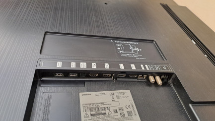 Zdjęcie przedmiotu: Samsung QE75Q80T TV + DAHUA IPC-HDW1230S-0280B-S5 IP Camera