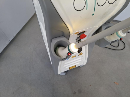 Zdjęcie przedmiotu: Медичний пристрій DEKA ONDA, що використовується для видалення целюліту та зменшення жирової тканини, а також для підтягування обвислої шкіри