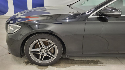 Zdjęcie przedmiotu: Mercedes-Benz E 220 d 4-Matic AMG/Avantgarde