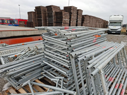 Zdjęcie przedmiotu: Elements of facade scaffolding of the DELTA 70 system