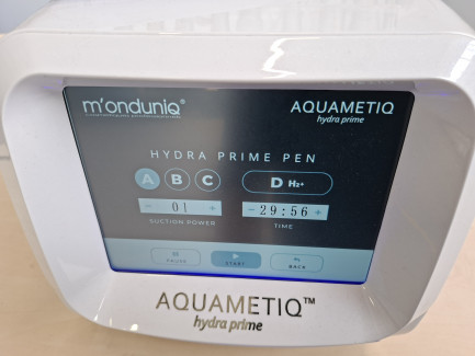 Zdjęcie przedmiotu: AQUAMETIQ HYDRA PRIME cosmetic device used for hydrogen-acid cleansing and skin revitalization.