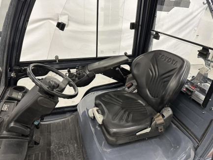 Zdjęcie przedmiotu: Вилочний навантажувач TOYOTA 02-8FGF25 + поворотний захват KAUP