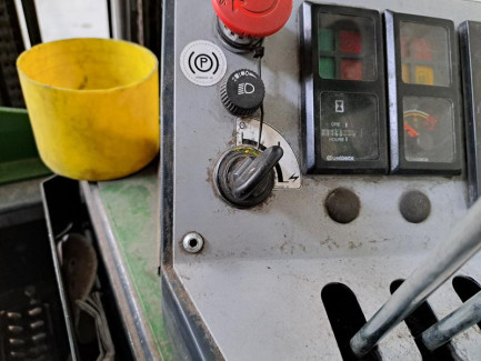 Zdjęcie przedmiotu: Wózek widłowy wielokierunkowy Combilift CB 2500