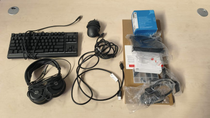 Zdjęcie przedmiotu: Computer set: Intel Core i5-12400F desktop computer, RTX 5060, 32GB, 2TB M2, WIN 11 Pro + 27" AOC 27G4X LED monitor + Headphones + Keyboard + Mouse