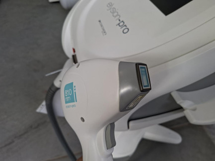 Zdjęcie przedmiotu: Cocoon Medical ELYSION diode laser designed for permanent hair removal and reduction of skin and vascular lesions.