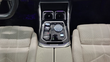 Zdjęcie przedmiotu: BMW 740d xDrive mHEV M Sport sport