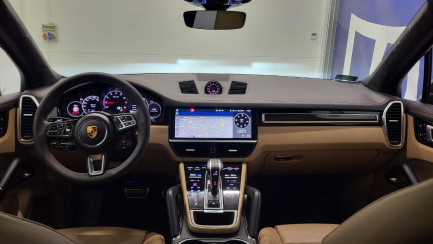 Zdjęcie przedmiotu: Porsche Cayenne Turbo Błędny wpis mocy i pojemności silnika w DR