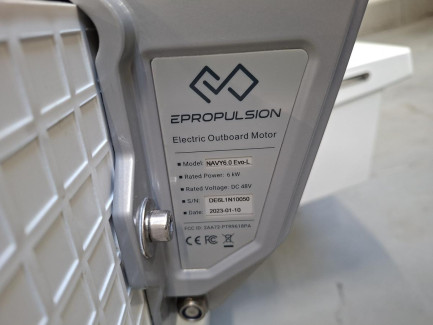 Zdjęcie przedmiotu: Ł&oacute;dź motorowa z napędem elektrycznym VTS FLYING SHARK CLASSIC 5.7