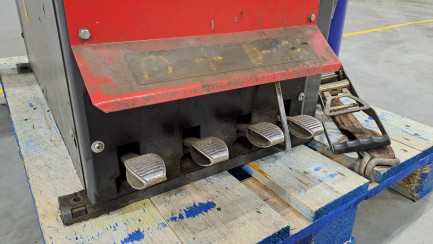 Zdjęcie przedmiotu: Montażownica automatyczna do k&oacute;ł samochod&oacute;w osobowych i dostawczych ROCKS OK-08.3111 + Ramię pomocnicze do obsługi opon niskoprofilowych oraz run flat