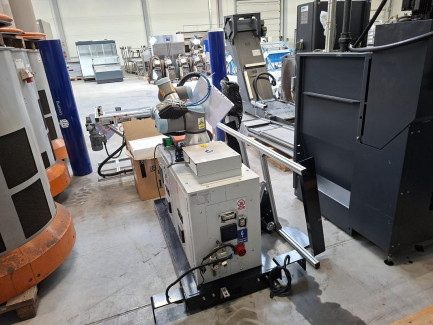 Zdjęcie przedmiotu: UR palletizing station for cartons MECHANICA M-0107-02