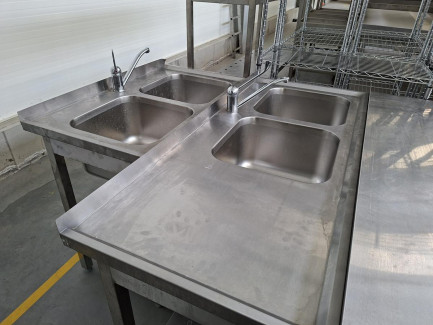 Zdjęcie przedmiotu: A set of catering equipment