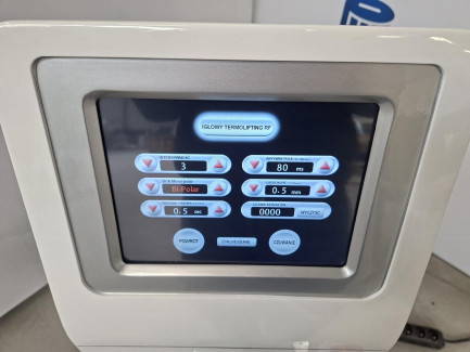 Zdjęcie przedmiotu: RF FRAX PLUS cosmetic device using the technology of radio waves, mikronakłuć and cryotherapy to perform fractional radiofrequency microneedle treatment