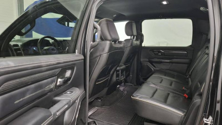 Zdjęcie przedmiotu: RAM 1500 5.7 V8 E6 3.5t Crew Limited Chrome AWD