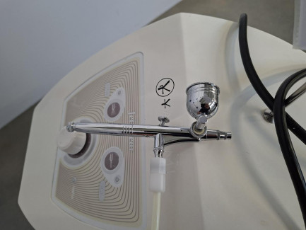 Zdjęcie przedmiotu: The O2 JET CLEAR SPRAY SYSTEM cosmetic device is used for oxybrasion treatment, i.e. water-oxygen peeling.